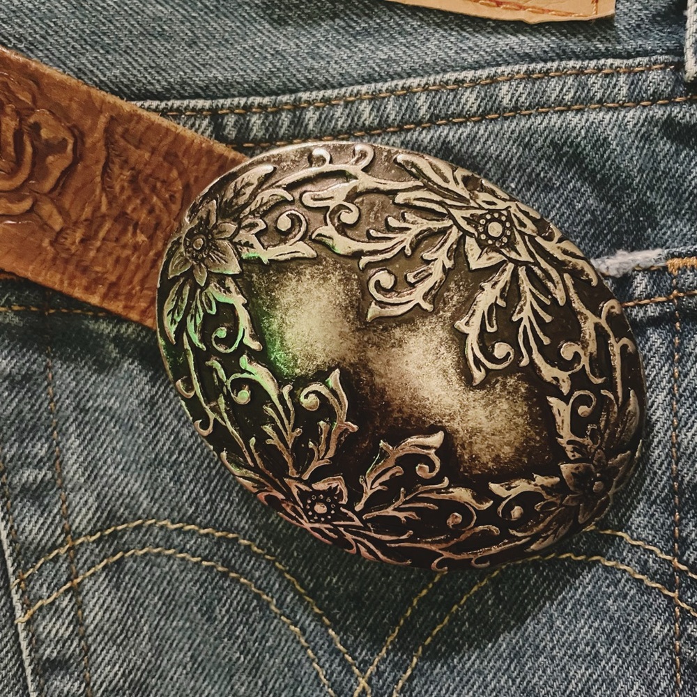 Brown LEATHER Belt w Silver Buckle